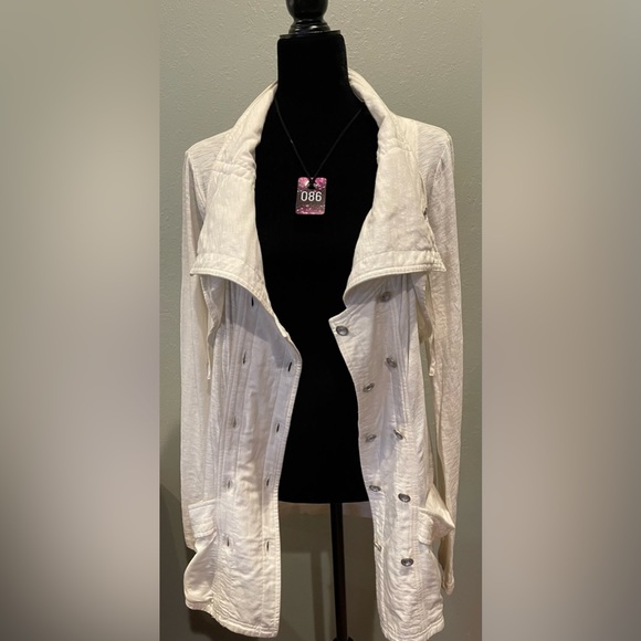 Mur Mur off-white, double breasted jacket, drawstring collar and long sleeves - Picture 4 of 5